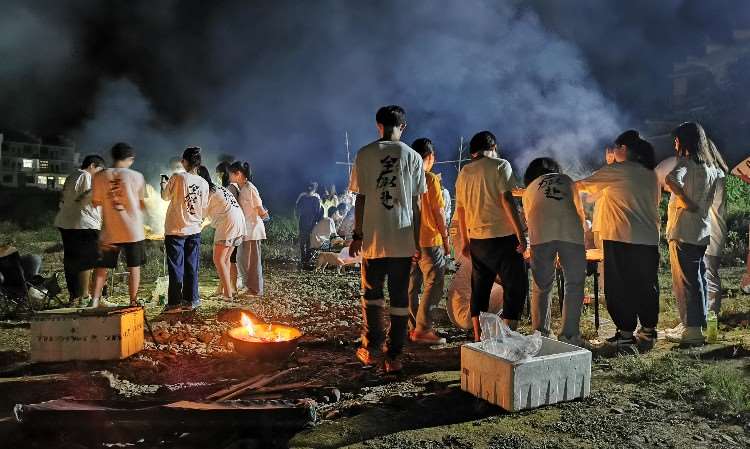 篝火晚会