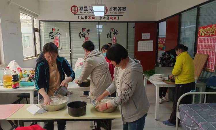 阿姨见面会包饺子活动