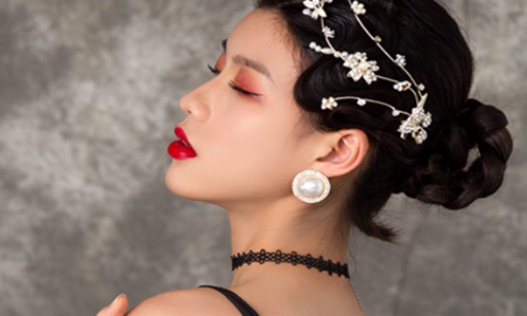 实用人物形象化妆班