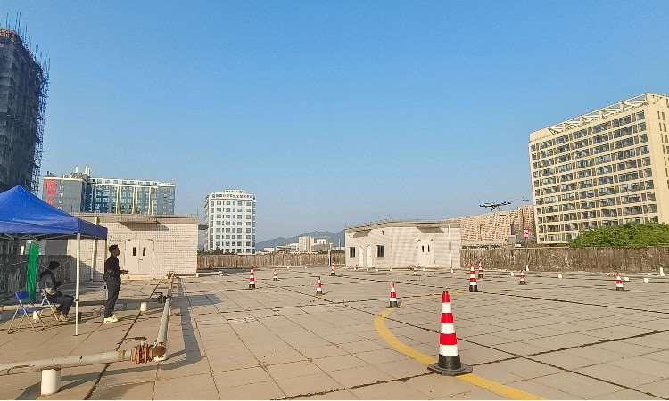 小型多旋翼视距内驾驶员