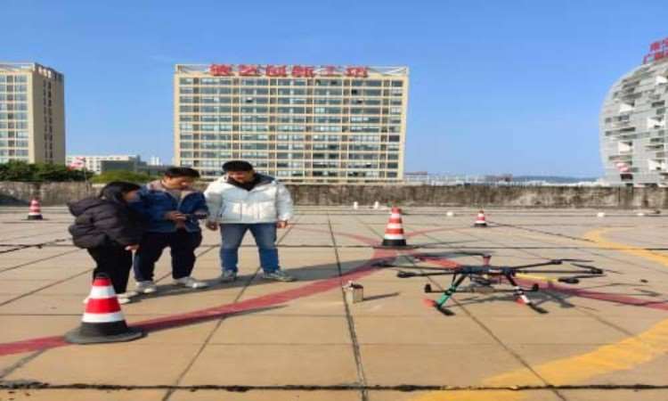 小型多旋翼视距内驾驶员