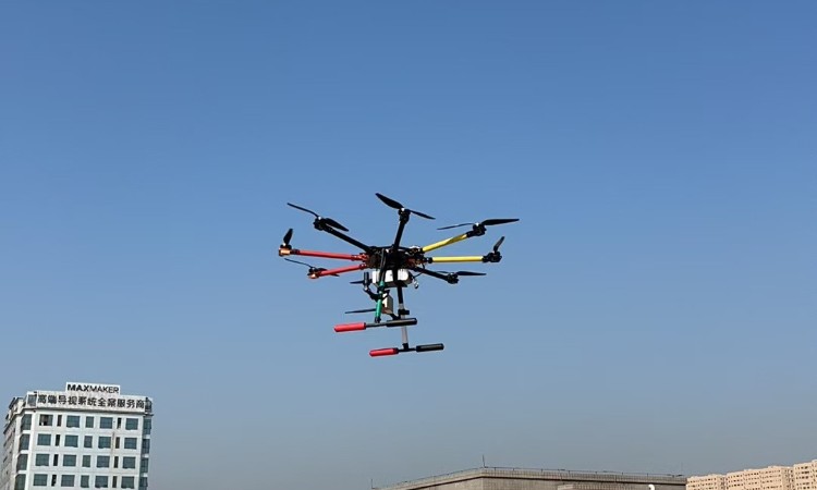 小型多旋翼超视距驾驶员