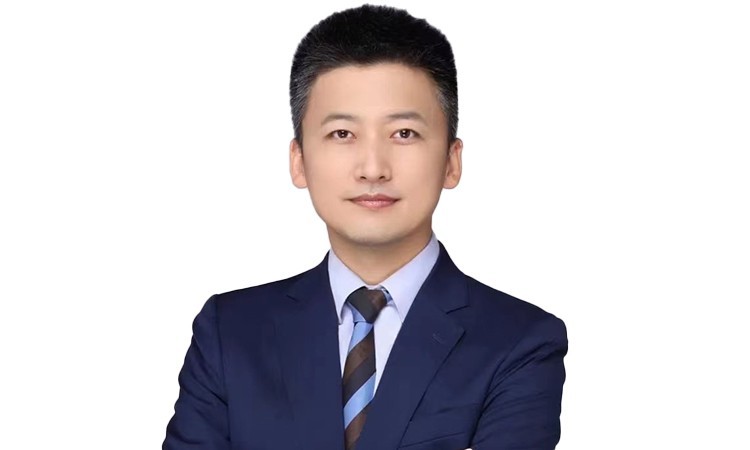 政治：卫东