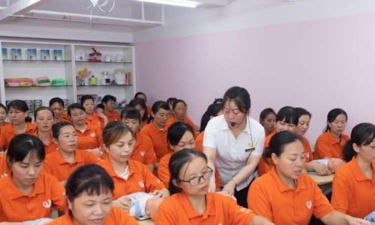 高级育婴师班