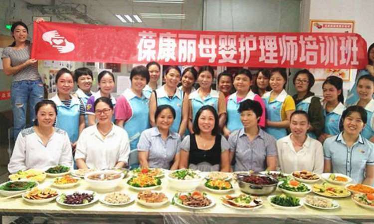 母婴护理培训合影