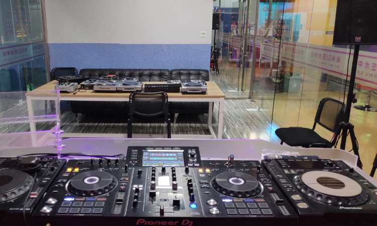 DJ机房（教室）设备图片