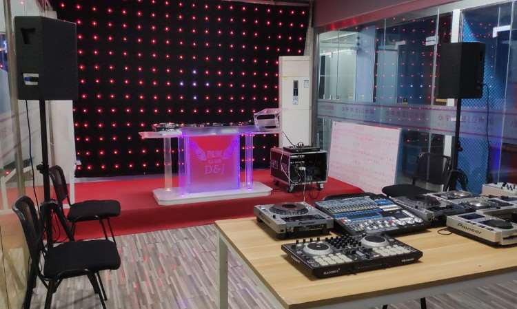 DJ机房（教室）设备图片