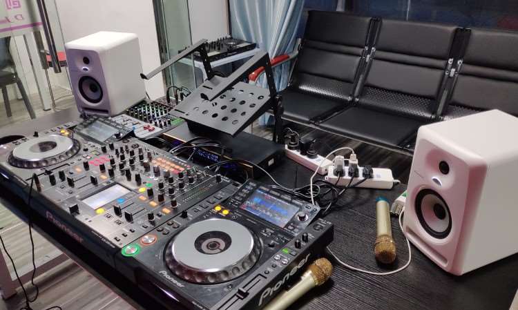DJ机房（教室）设备图片