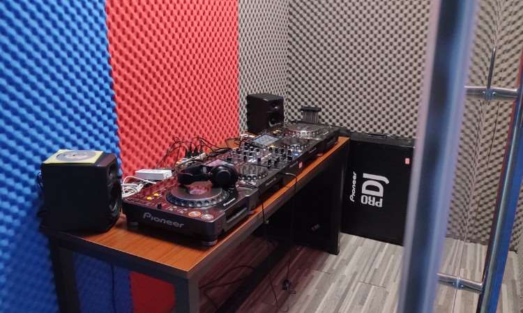 DJ机房（教室）设备图片