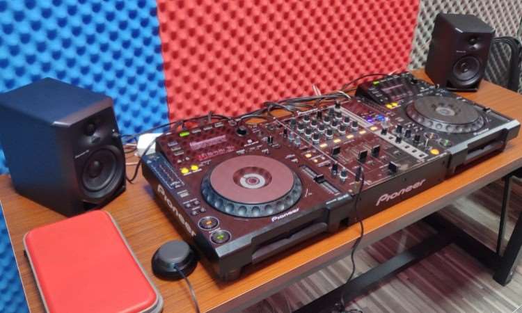 DJ机房（教室）设备图片