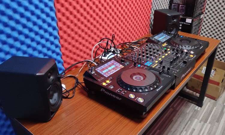 DJ机房（教室）设备图片