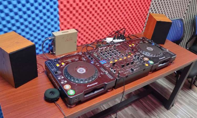 DJ机房（教室）设备图片