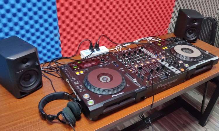 DJ机房（教室）设备图片