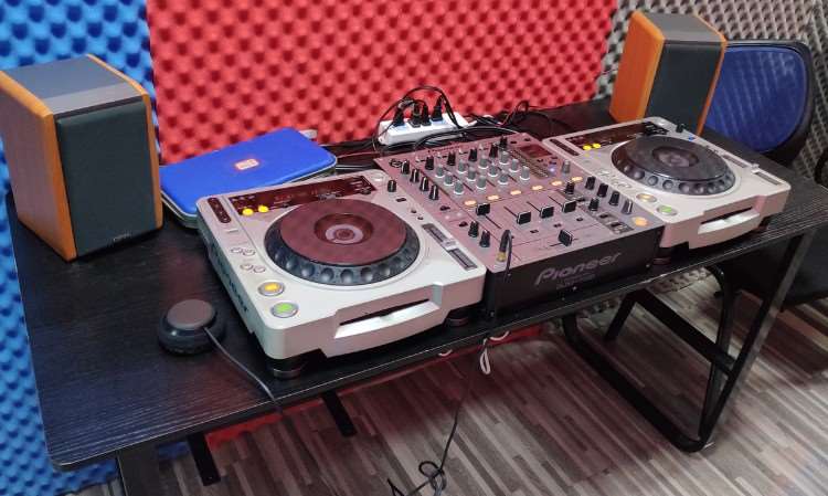 DJ机房（教室）设备图片