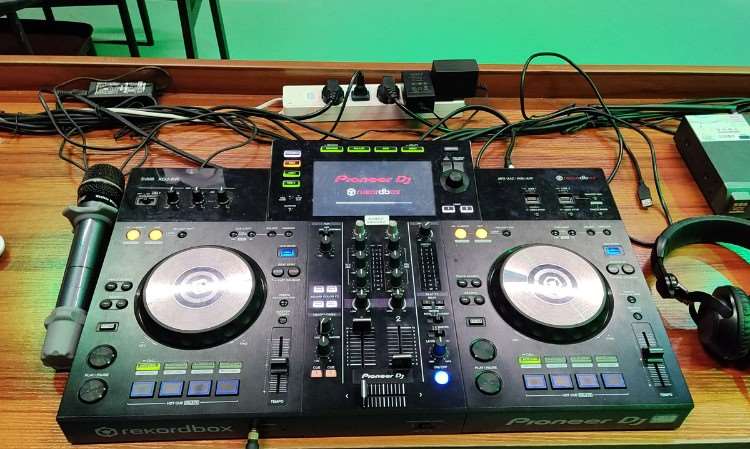 DJ机房（教室）设备图片