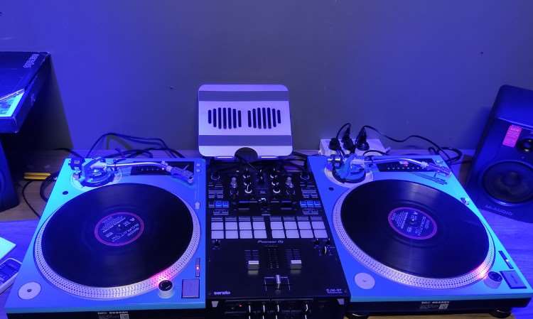 DJ机房（教室）设备图片