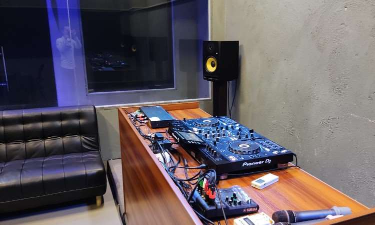 DJ机房（教室）设备图片