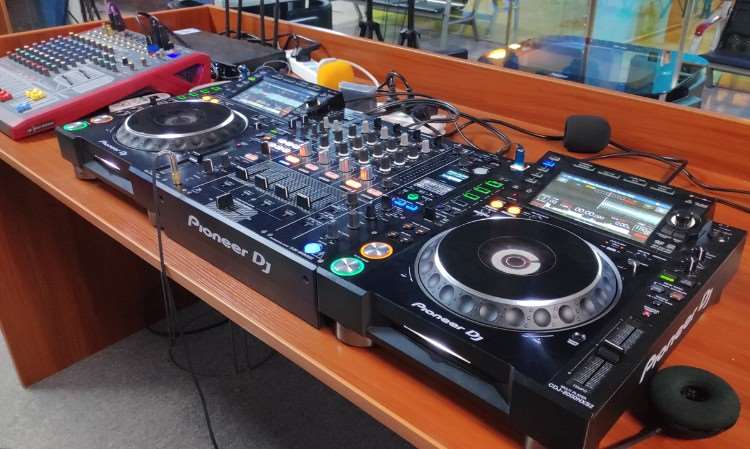 DJ机房（教室）设备图片