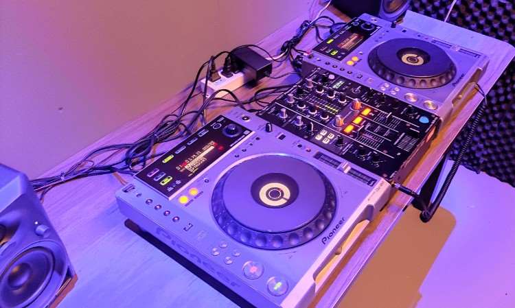 DJ机房（教室）设备图片