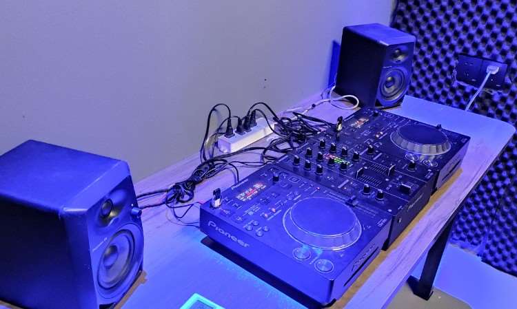 DJ机房（教室）设备图片