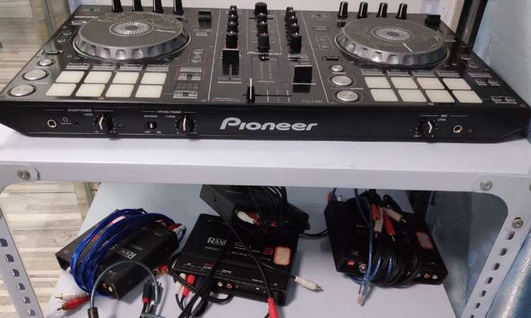 DJ机房（教室）设备图片