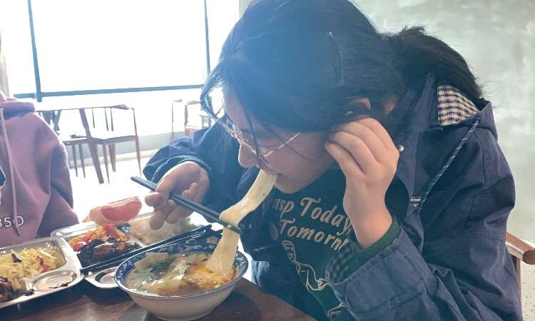 食堂就餐