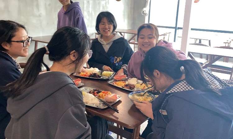 食堂就餐