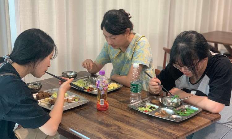 食堂就餐
