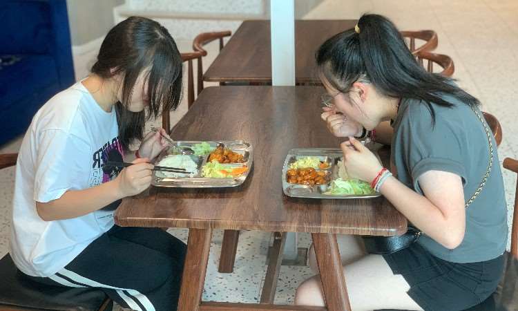 食堂就餐