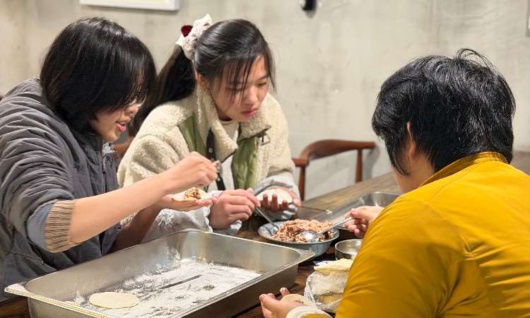 包饺子
