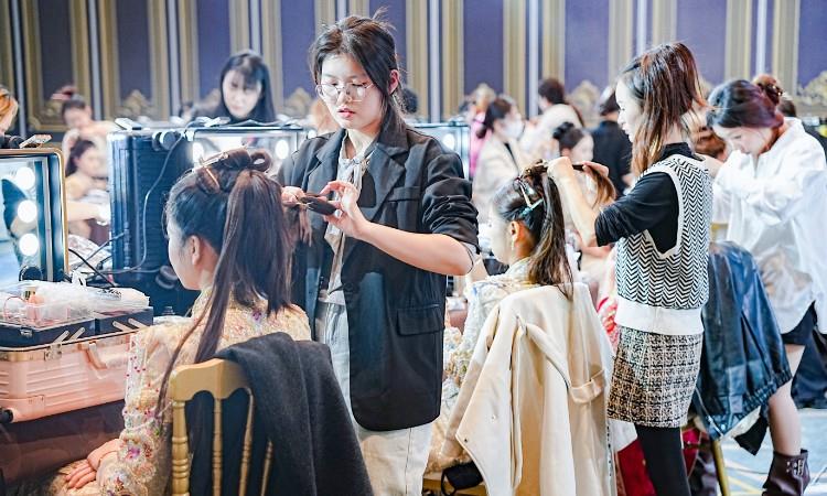 同庆楼跟妆考核现场