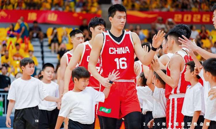 26.8.17球童牵手中国男篮