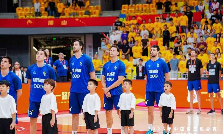 26.8.17球童牵手中国男篮