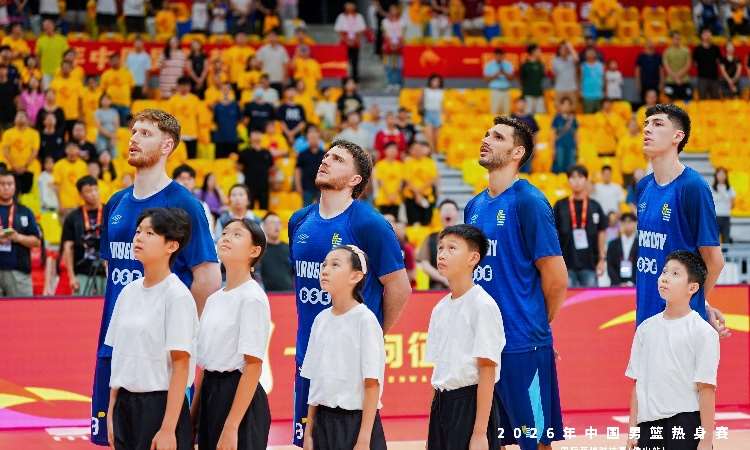 26.8.17球童牵手中国男篮