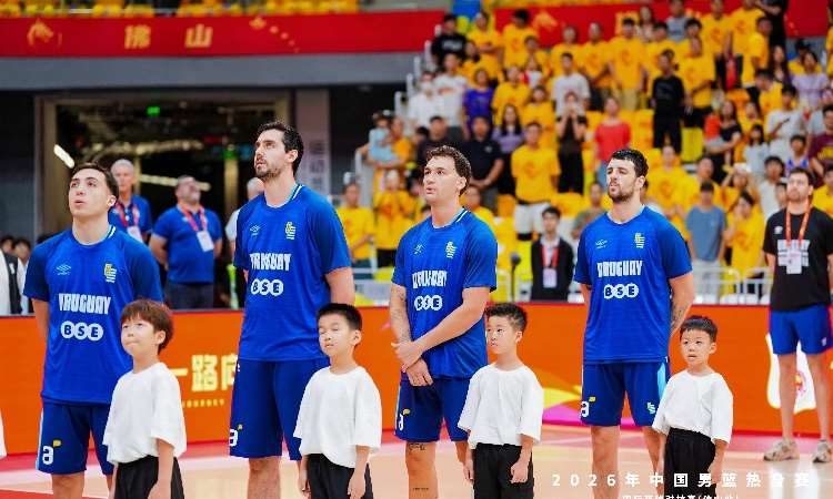 26.8.17球童牵手中国男篮