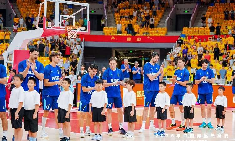 26.8.17球童牵手中国男篮
